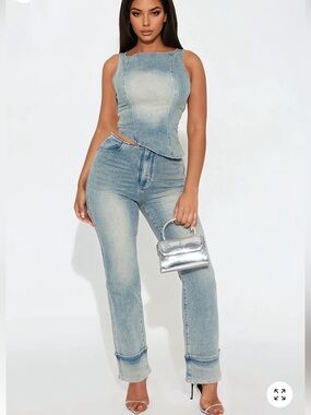 Light Wash High-Rise Straight Jeans - Women